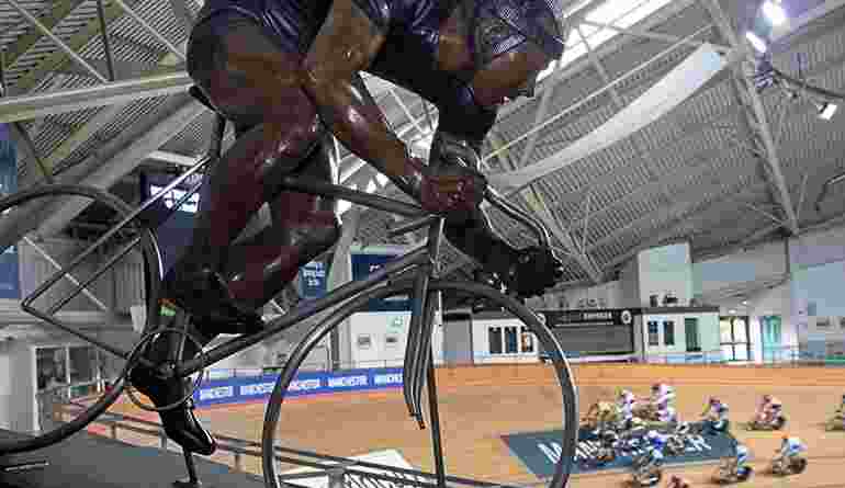 Etihad Velodrome Masters Cycling Statue Race 3457 07Oct16