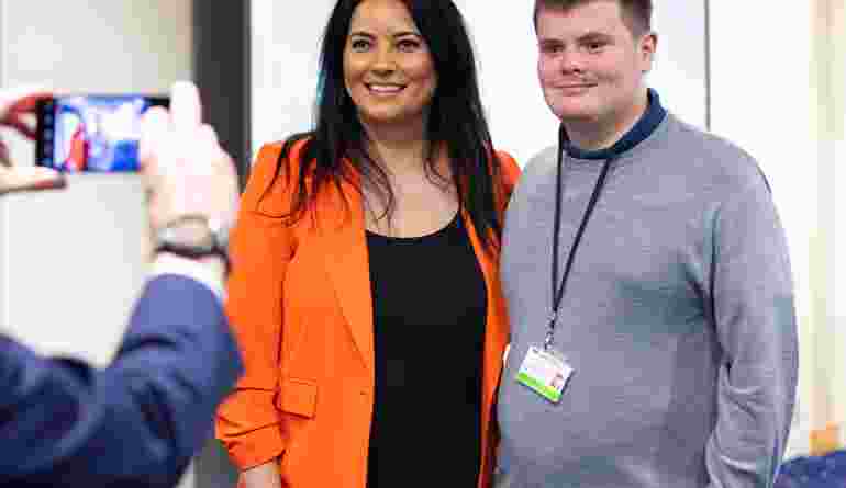 Natalie Sawyer With Students 1